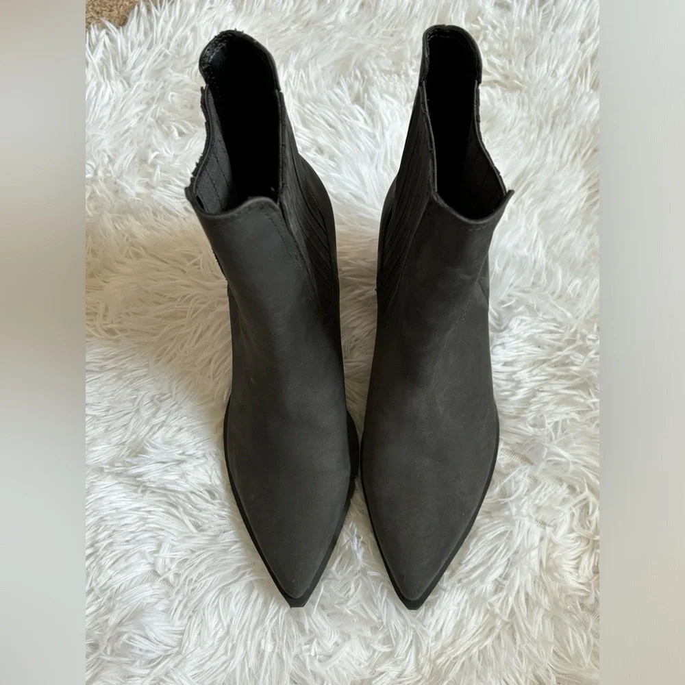 NEW Steve Madden Terezza Nubuck Booties - Picture 5 of 8